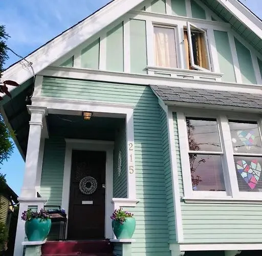 Charming James Bay Guest House